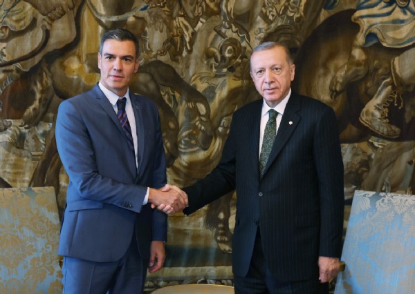 Prag'da yoğun diplomasi: Cumhurbaşkanı Erdoğan dünya liderleriyle görüştü